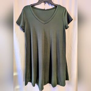 Oversize Women's Olive Green Short Sleeve V-neck Shirt Sz. L